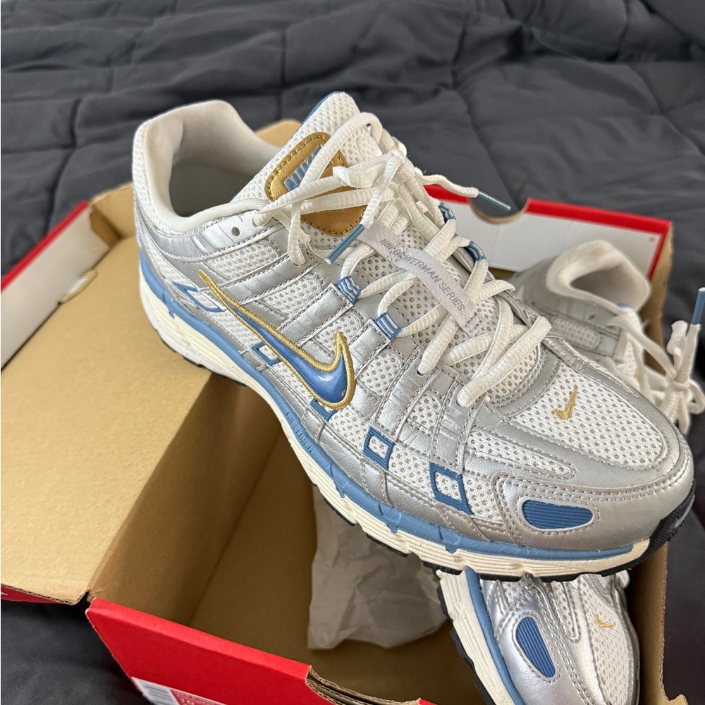 Nike White and Blue Sneakers